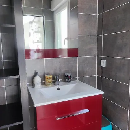 Et Salle D'eau Dans Dependance 20 M2, Velos Guest house