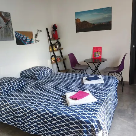 Et Salle D'eau Dans Dependance 20 M2, Velos Guest house 3*