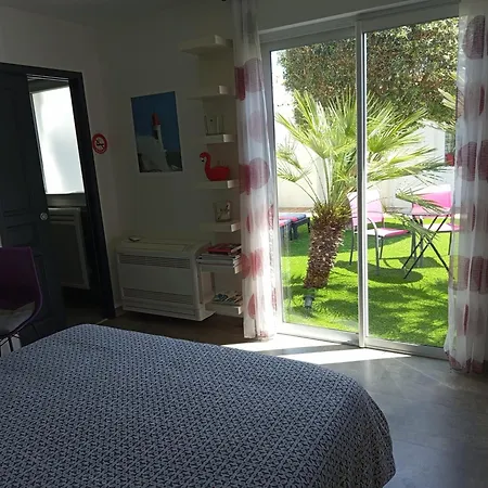 Et Salle D'eau Dans Dependance 20 M2, Velos Guest house 3*