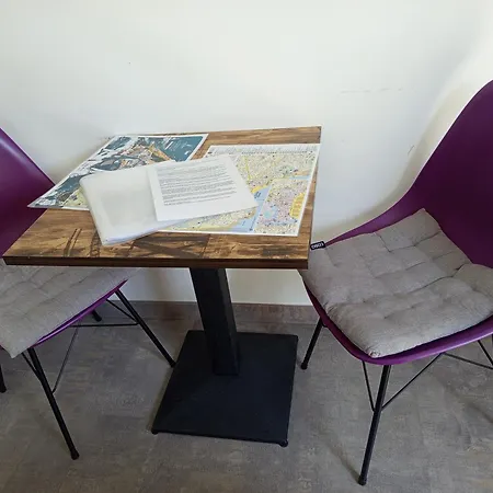 Et Salle D'eau Dans Dependance 20 M2, Velos *