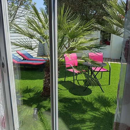 Et Salle D'eau Dans Dependance 20 M2, Velos Les Sables-d'Olonne