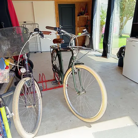 Et Salle D'eau Dans Dependance 20 M2, Velos Penzion Les Sables-dʼOlonne