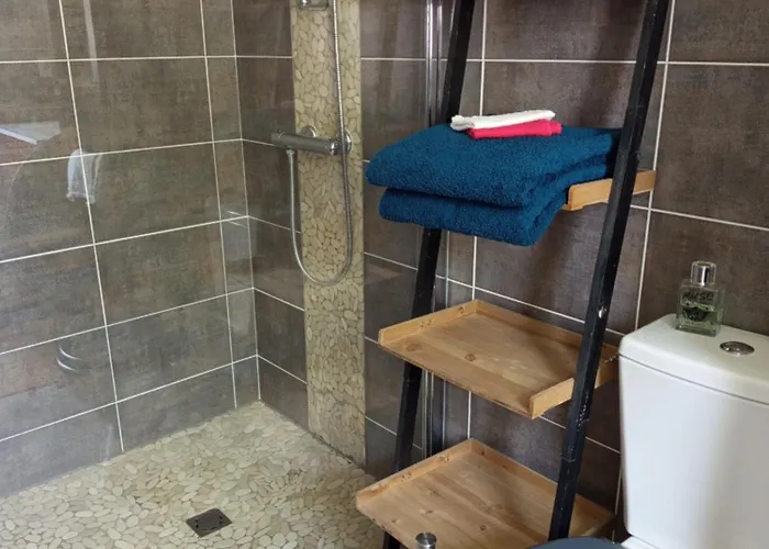 Maison d'hôtes Et Salle D'eau Dans Dependance 20 M2, Velos Les Sables-dʼOlonne