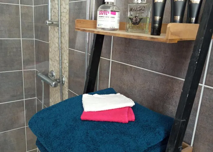 Et Salle D'eau Dans Dependance 20 M2, Velos Maison d'hôtes